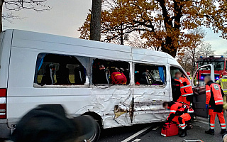 Są ranni po wypadku busa koło Lidzbarka Warmińskiego. Droga 513 jest zablokowana